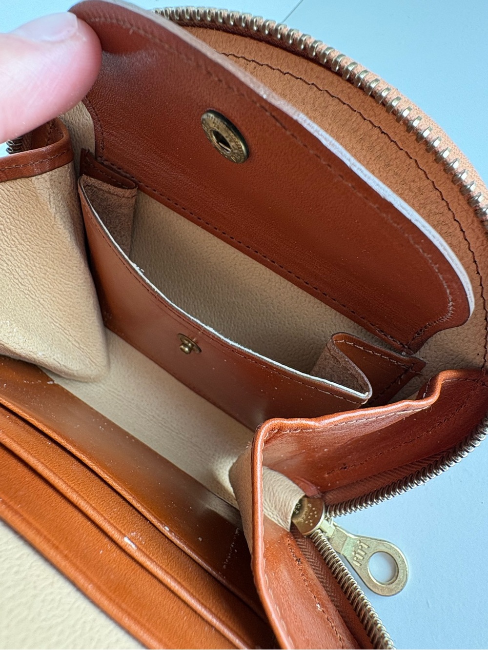 Dooney and Bourke Big Duck Oval Leather Wallet Duck on a strap mini bag - Picture 12 of 16